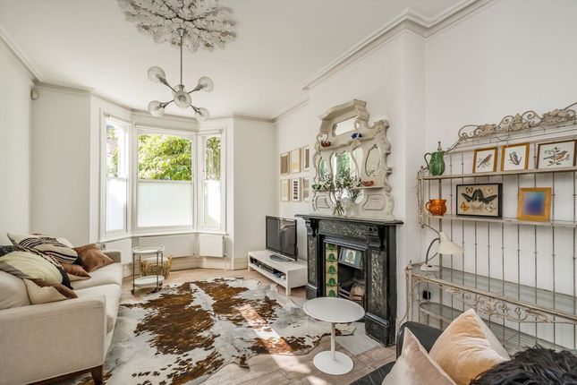 31, Hugo Road, London photo 3