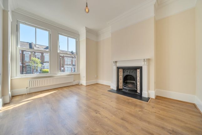 201, Eastcombe Avenue, London photo 2