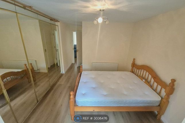 Beechwood Grove, London photo 5