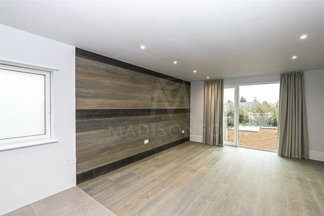 Flat 7, 89, High Road, Essex photo 2