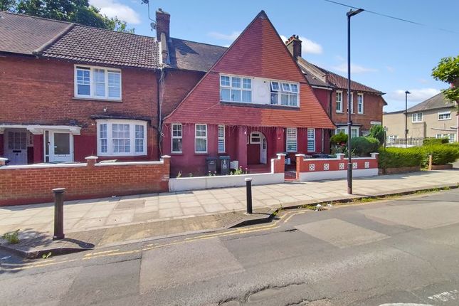 130, Risley Avenue, London photo 2