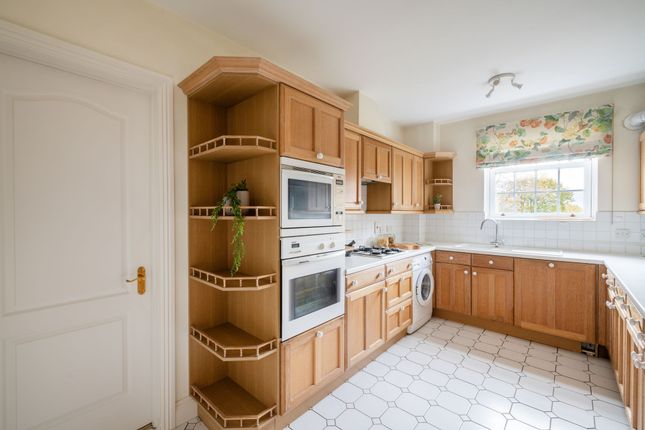 6 Brook Manor Turners Hill Road, East Grinstead photo 4