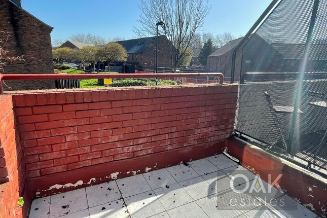 17 Stonebridge Road, London photo 2