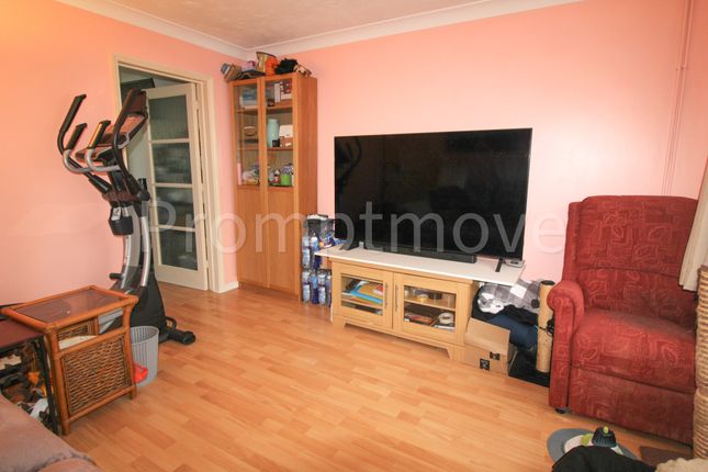 Property for sale in Cromer Way, Luton