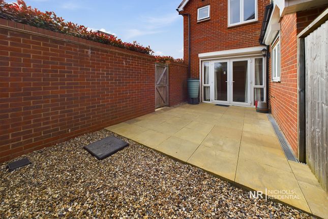 Detached house to rent in Parkview Way, Epsom, Surrey.