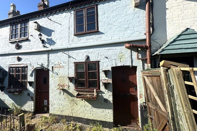 2-bed house on 4, Mill Hill, Market Harborough, £40,000