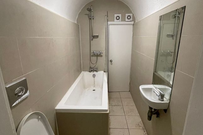 A Compact Bathroom Suite Featuring A Bathtub With ...