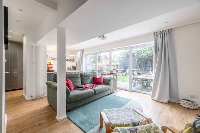 44, Rowan Close, Beaconsfield photo 3