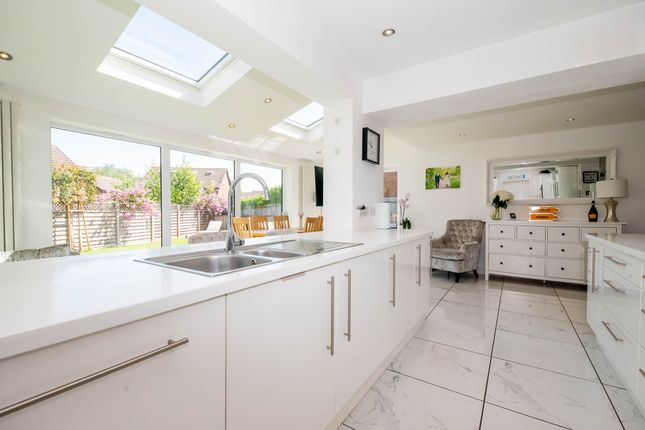 11 Garnet Field, Yateley photo 4