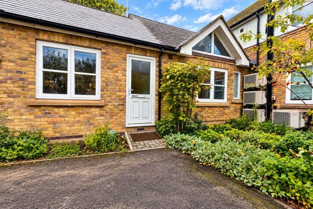 1-bed bungalow on West Street, Huntingdon, £975/mo