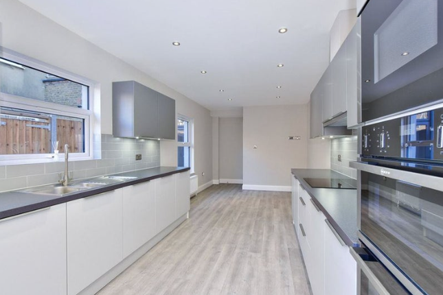 Room 7, 26, Woodford Rd, Watford photo 4