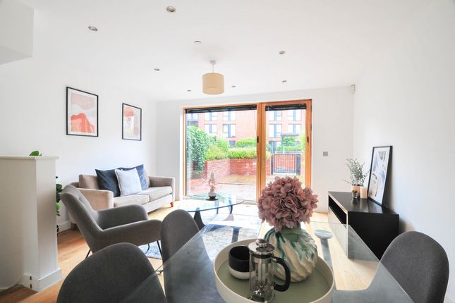 Thumbnail Town house to rent in Barrow Street, Salford