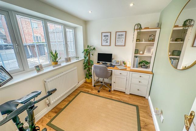 3, Stirling Close, Corby photo 4