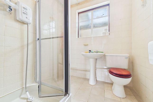 6 King Edward Road, Stanford-Le-Hope photo 4