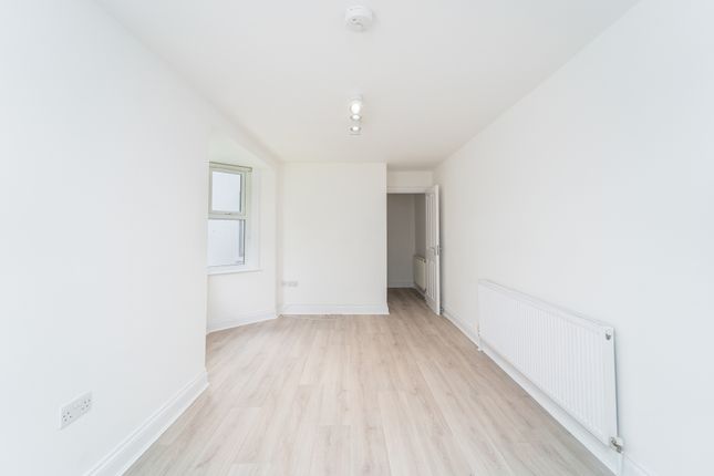 Ground Floor, 27, Ranelagh Road, Turnpike Lane Hornsey photo 2
