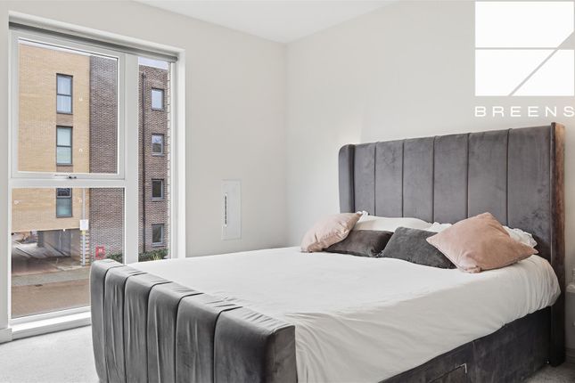 100, Merriam Close, London photo 4