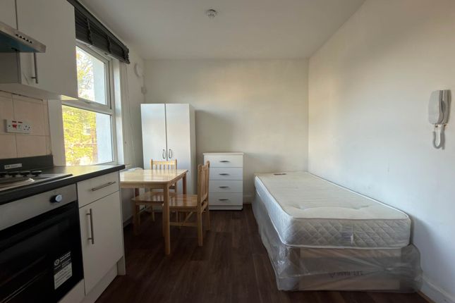 Flat 6, Etherley Road, London photo 2