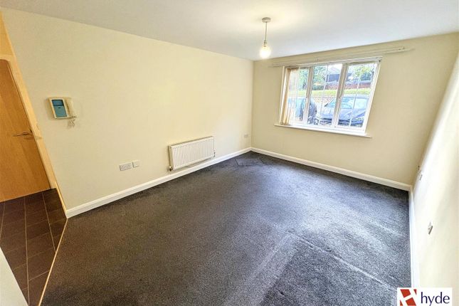 Canberra Way, Oldham Road photo 5