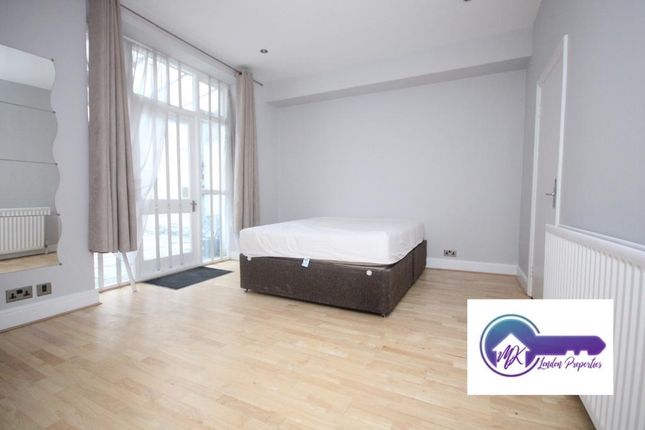 Flat to rent in Gloucester Terrace, London