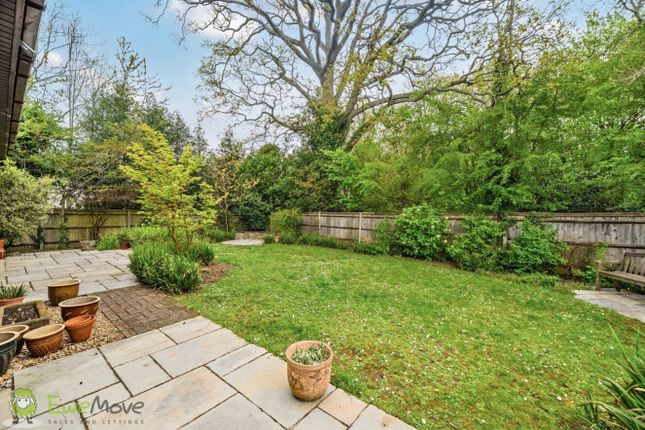 8, Fullerton Way, Tadley photo 2