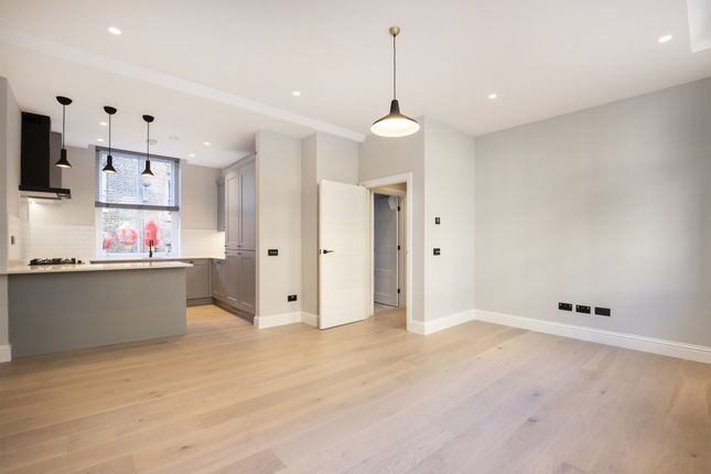 1-bed flat on Flat 1A, 68 Shaftesbury Avenue, Chinatown, £3,337/mo
