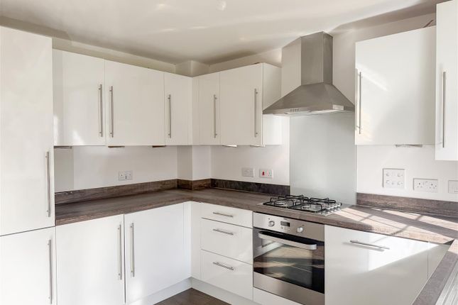28, Gracelands Drive, Bexhill-On-Sea photo 2