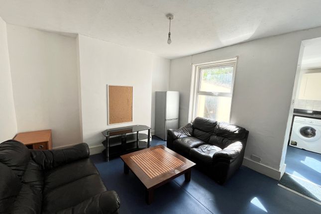 13 Caledonian Road, Brighton photo 2