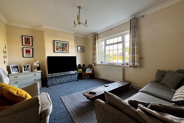 71, Worthing photo 2