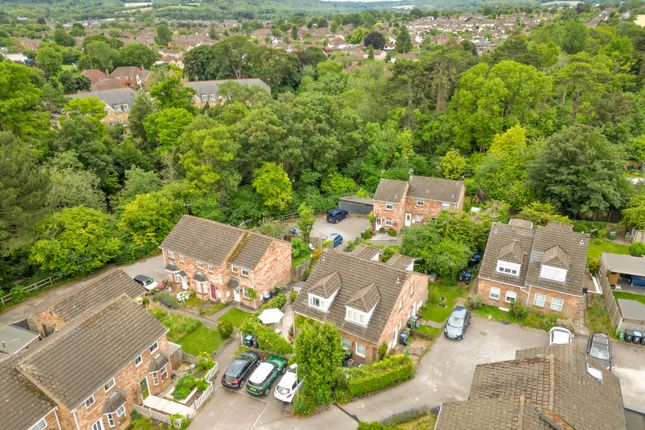 46, Lakeside, Tring photo 2
