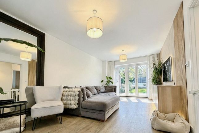 20 Woolner Road, Swindon photo 2