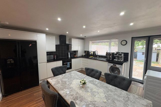 69, Rowhill Avenue, Aldershot photo 2