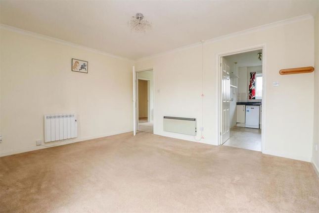 4, Farm Close, Horsham photo 3