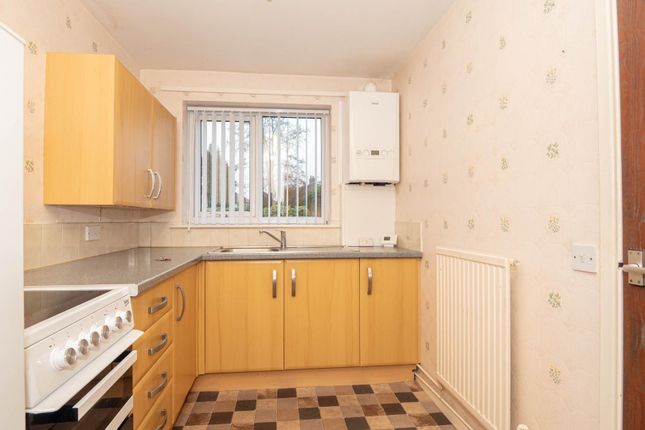 17, Galloway Court, Pudsey photo 3