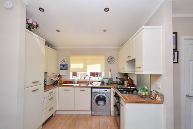 6 Oaklands Park, Okehampton photo 4
