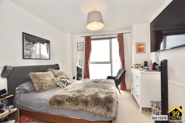 Flat for sale in Newson House, Brixton, London