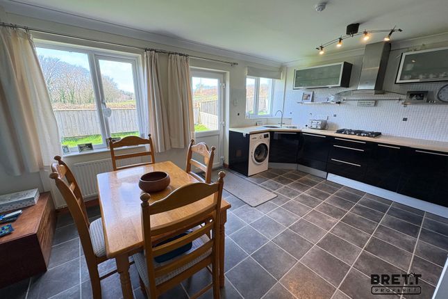 12, Hazel Grove, Milford Haven photo 3
