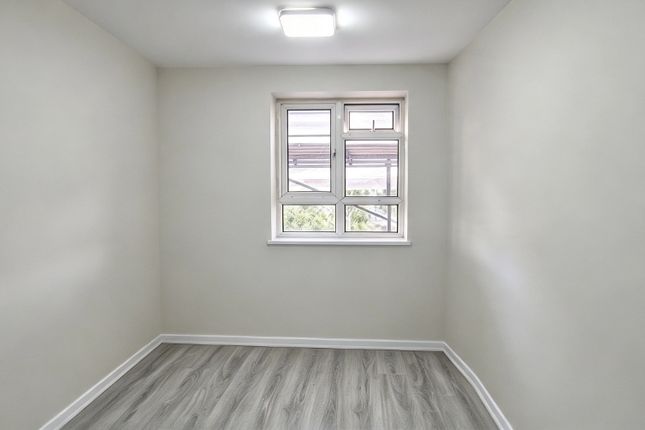 22, South Lodge Ave, Mitcham photo 5