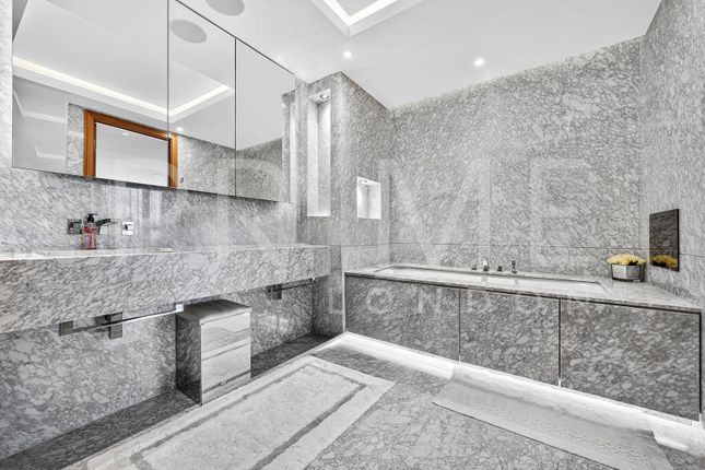 Bathroom1 (3).Jpg