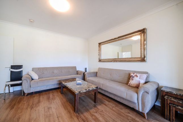 122, Gospatrick Road, London photo 4