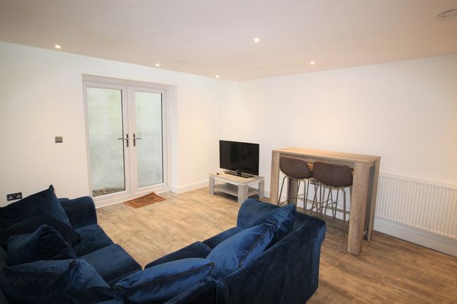 Flat to rent in St Johns Hill, Sevenoaks