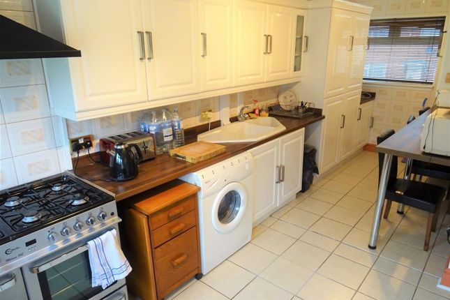 47, Ramsbury Avenue, Swindon photo 3