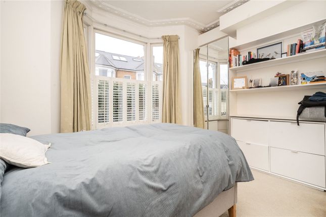 Flat for sale in Lavender Sweep, London