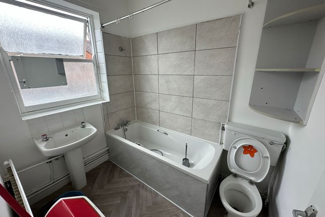 Fosse Road North, Leicester photo 4