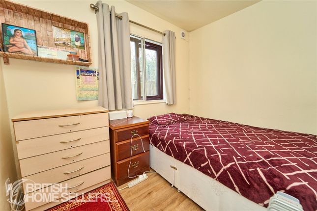 Flat for sale in Hammet Close, Hayes