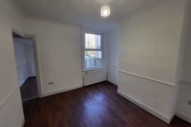 12 Russell Street, Luton photo 5