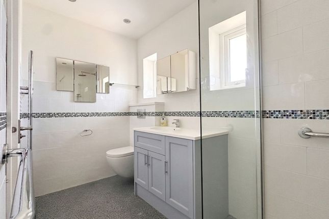 57 Clifford Road, Stockport photo 3