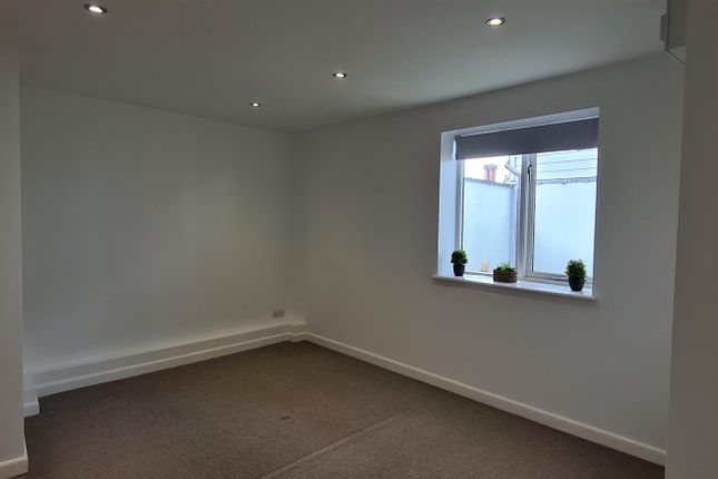 Flat 8, Lantern Court, High Street, Ely photo 2
