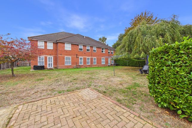 Pine Court, Farnborough photo 4