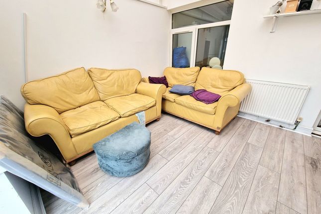 Flat Room 1, 32, Elm Close, Huntingdon photo 4