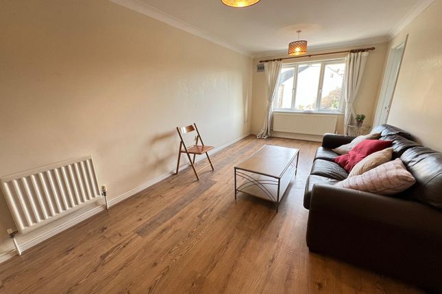 Flat to rent in Genista Road, London